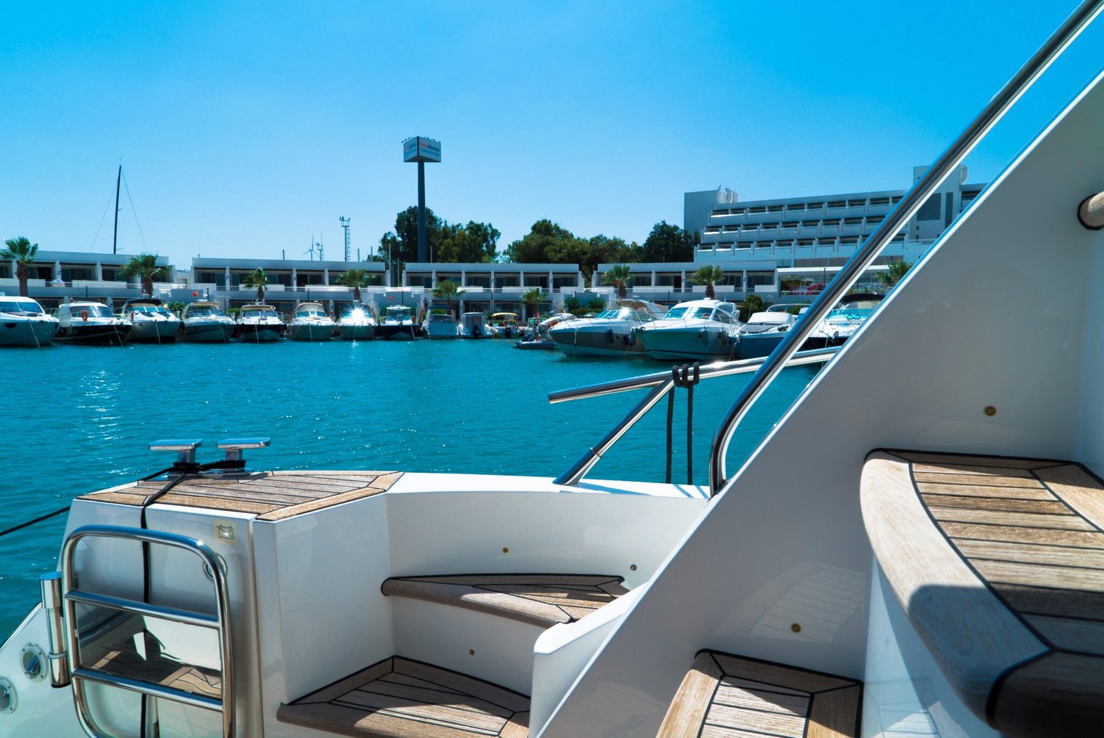 Yacht-cleaning-services-in-Vancouver-2048x1368